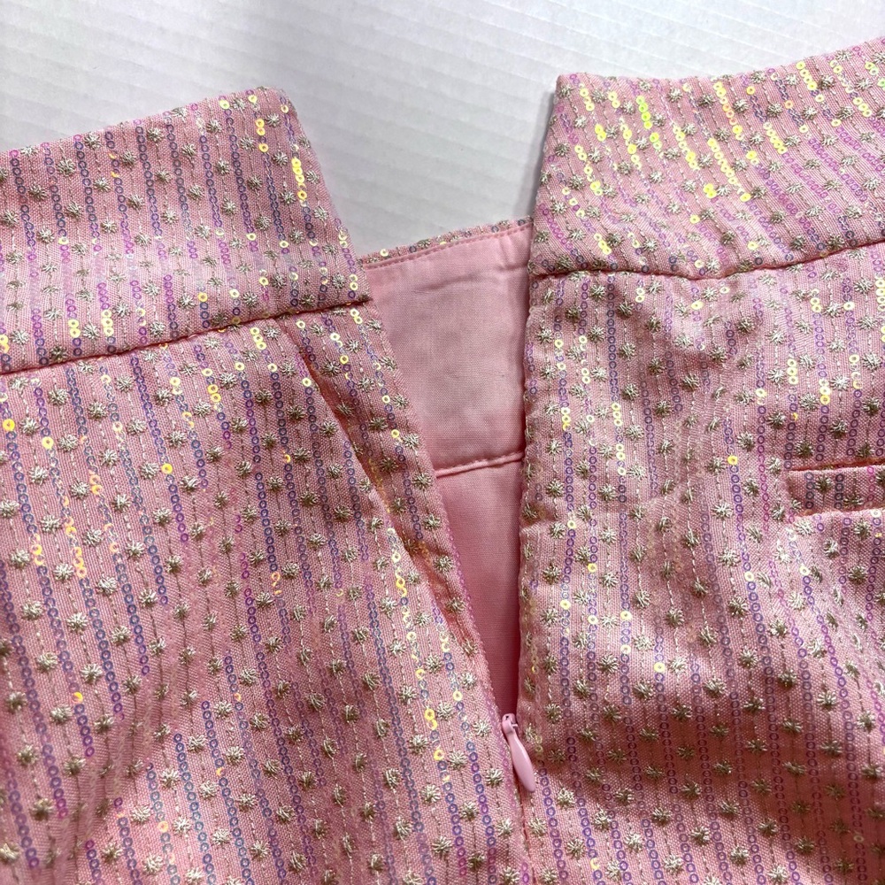 Sequins Embroidered Shorts Pink 3” inseam Pleated Pockets Women’s size 4 NWOT - Picture 9 of 14